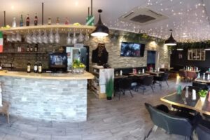Juan-les-Pins – proche des plages. Fonds de commerce restaurant avec licence